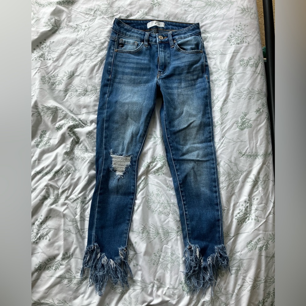 Distressed skinny jeans